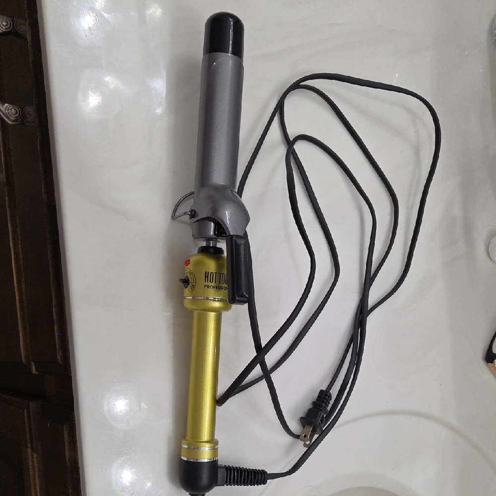 Hot Tools Curling Iron